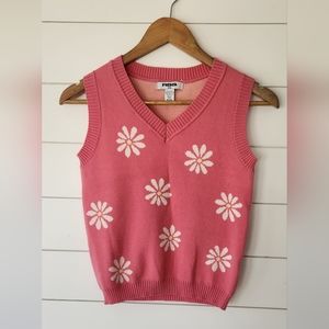 Women's RSQ Pink Vest With White Daisy Design in a Size Large